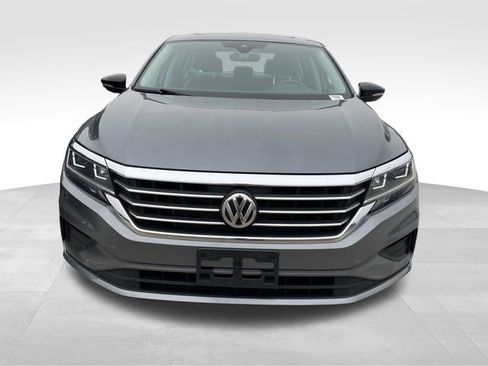 Used 2022 Volkswagen Passat 2.0T image 2