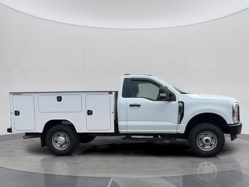 Certified 2025 Ford F350 XL w/ XL Off-Road Package AWD/4WD image 9