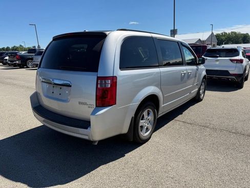 Used 2010 Dodge Grand Caravan SXT FWD image 6