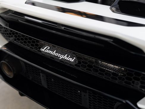 Used 2020 Lamborghini Huracan EVO image 15