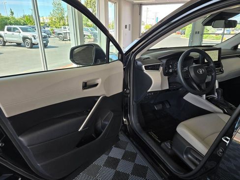 Used 2024 Toyota Corolla Cross L FWD image 17