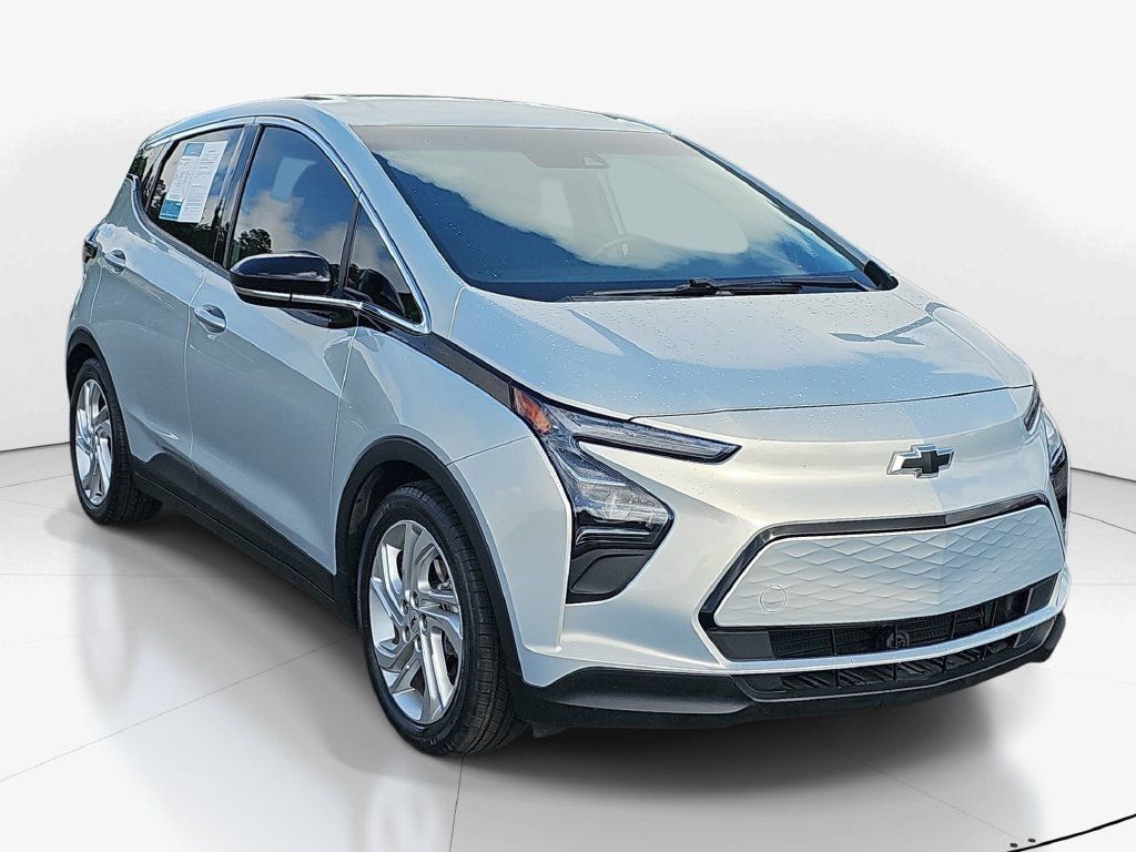 Used 2023 Chevrolet Bolt LT w/ Driver Confidence Package FWD image 3