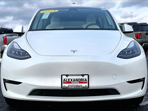 Used 2023 Tesla Model Y Long Range image 3