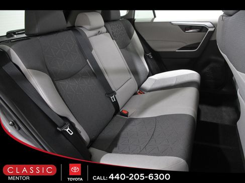 Used 2021 Toyota RAV4 XLE w/ Convenience Package AWD/4WD image 17