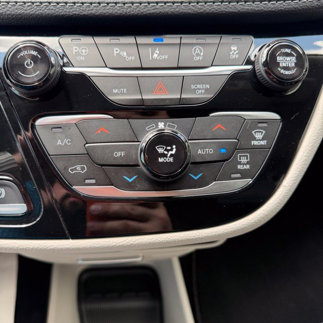 Used 2023 Chrysler Pacifica Touring-L AWD/4WD image 23