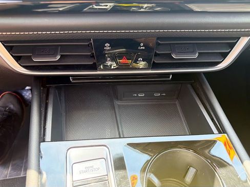 Used 2024 Volkswagen Atlas SE image 30