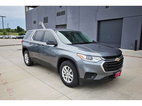 Used 2021 Chevrolet Traverse LS FWD image 8