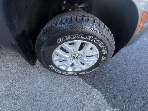 Used 2022 Nissan Frontier SV image 40