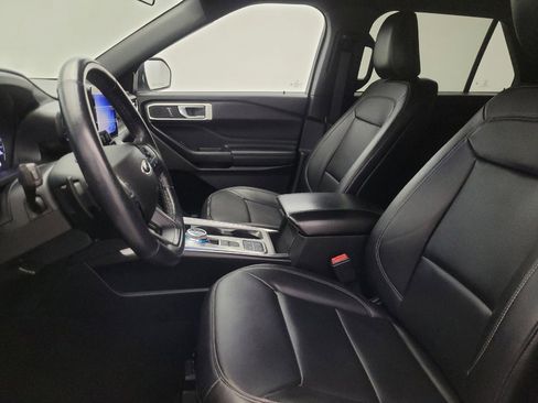 Used 2020 Ford Explorer XLT w/ Equipment Group 202A RWD image 17