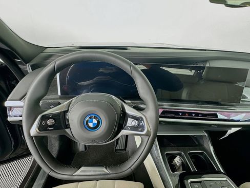 Used 2025 BMW i7 eDrive50 w/ Executive Package RWD image 10