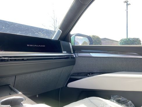 Used 2026 Cadillac Escalade V image 20