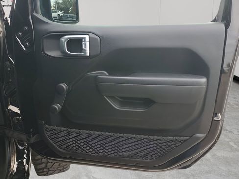 Used 2022 Jeep Gladiator Sport image 39