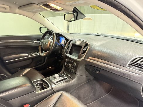 Used 2021 Chrysler 300 Touring L RWD image 15
