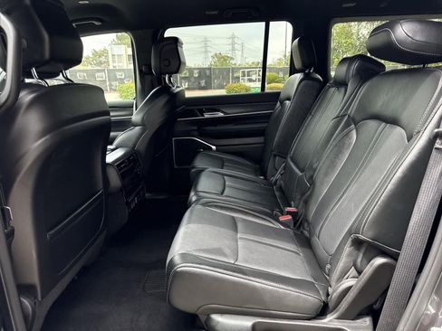 Used 2023 Jeep Wagoneer L Series III w/ Preferred Equipment Group image 27