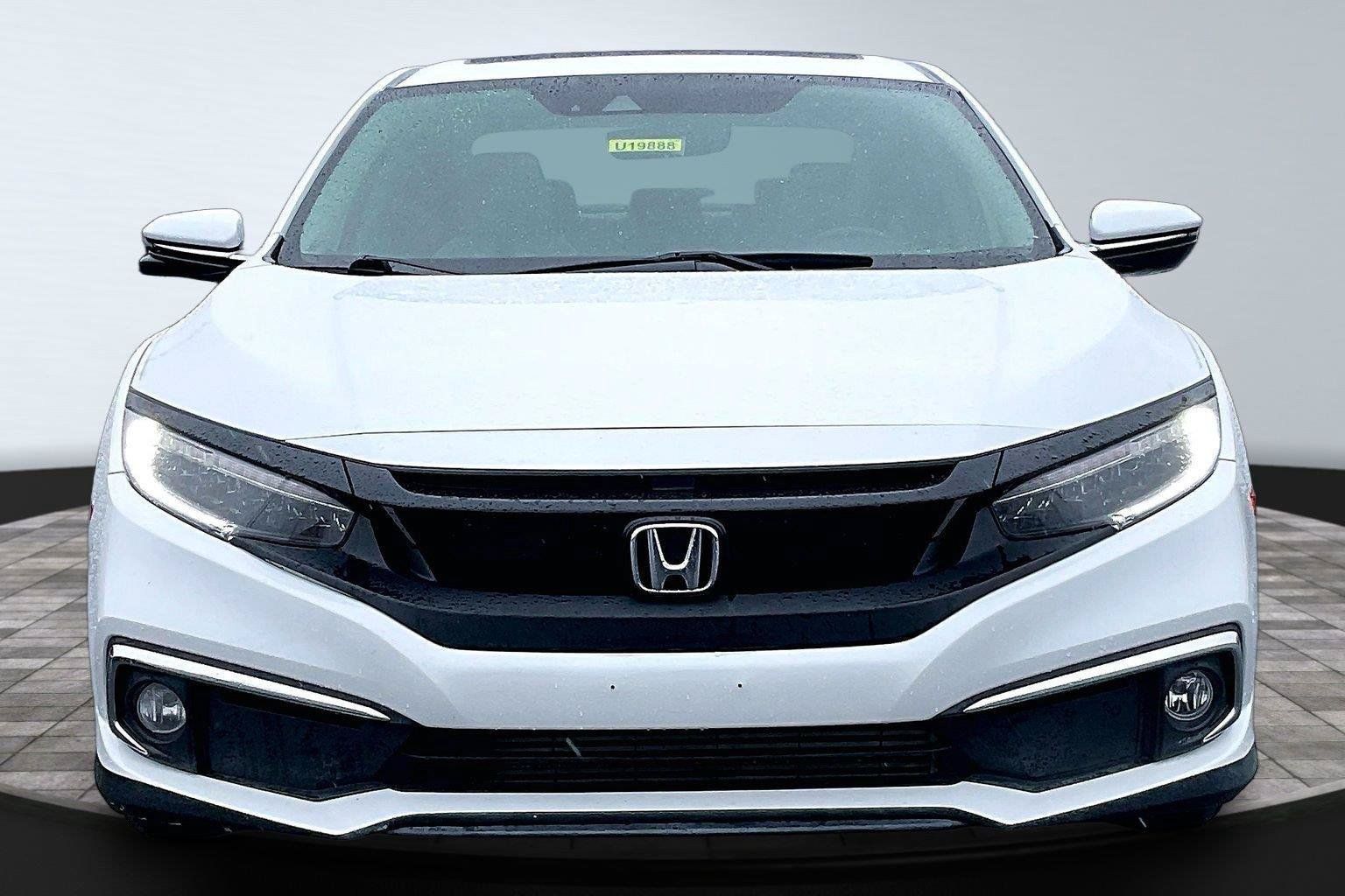 Used 2019 Honda Civic Touring image 2