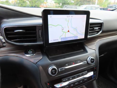 Used 2020 Ford Explorer Limited image 21