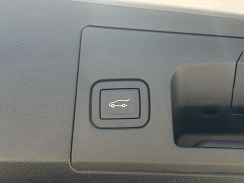 Certified 2025 Cadillac XT5 Luxury FWD image 11