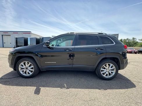 Used 2017 Jeep Cherokee Limited AWD/4WD image 4