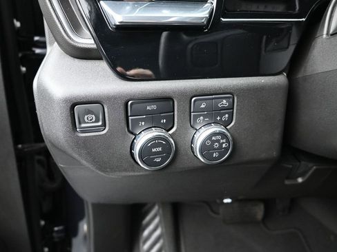 Certified 2025 GMC Sierra 1500 SLT image 13