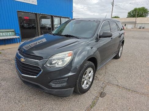 Used 2017 Chevrolet Equinox LS FWD image 2