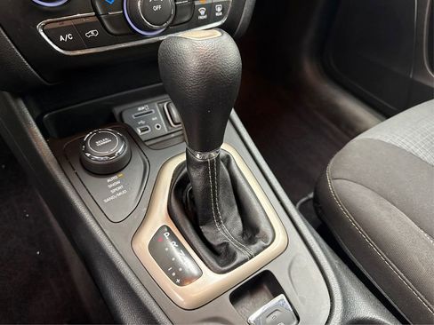 Used 2016 Jeep Cherokee Latitude w/ Cold Weather Group image 29