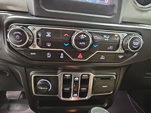 Used 2021 Jeep Wrangler Unlimited Sahara image 20