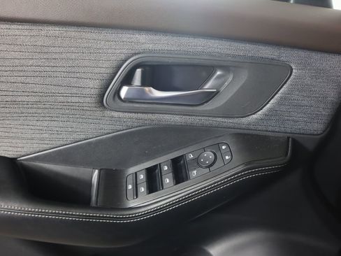 Used 2023 Nissan Rogue SV image 18