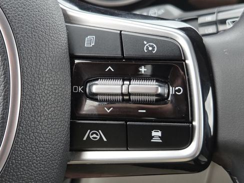 Used 2022 Kia Carnival SX FWD image 11