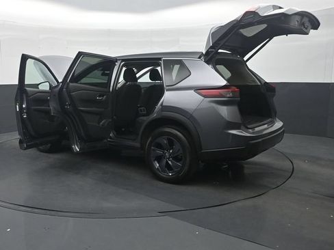Used 2026 Nissan Rogue SV FWD image 38