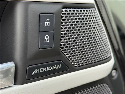 Used 2024 Land Rover Defender 110 S image 12