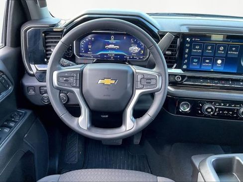 Used 2024 Chevrolet Silverado 1500 LT image 8