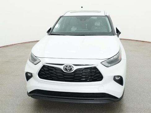 New 2026 Toyota Highlander XLE AWD/4WD image 2