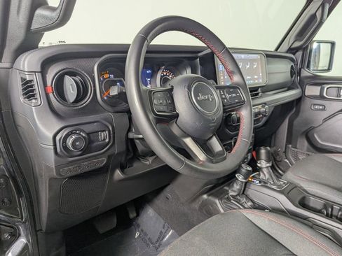 Used 2024 Jeep Wrangler Unlimited Rubicon AWD/4WD image 12