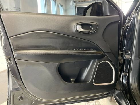 Used 2018 Jeep Compass Limited w/ Navigation Group image 24