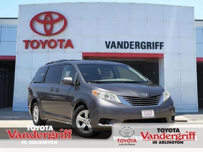 Used 2017 Toyota Sienna LE w/ Cargo Management Package