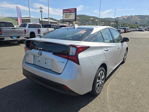 Used 2020 Toyota Prius LE AWD/4WD image 17
