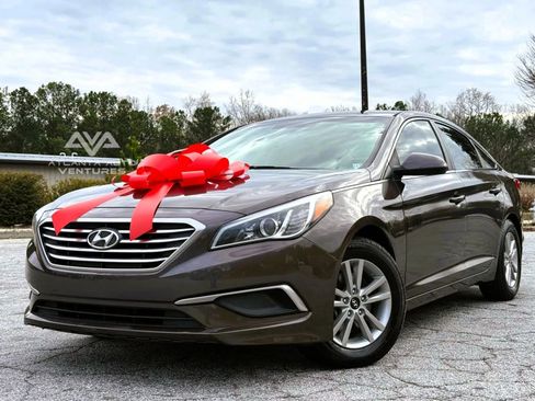 Used 2016 Hyundai Sonata SE image 2