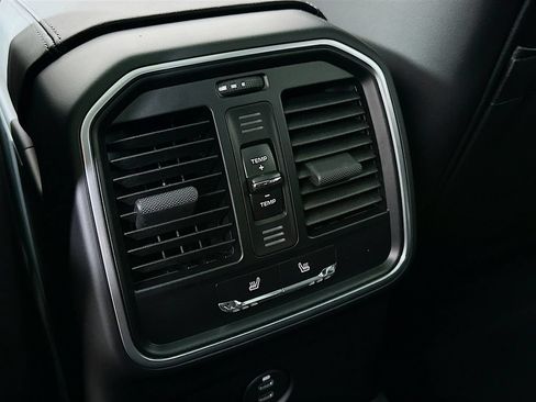 Certified 2026 Porsche Macan AWD/4WD image 27