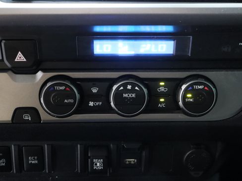 Used 2022 Toyota Tacoma SR5 w/ Technology Package RWD image 19