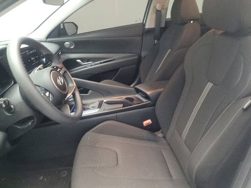 Used 2025 Hyundai Elantra SE FWD image 17