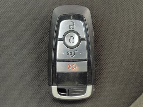 Used 2022 Ford Explorer XLT RWD image 32