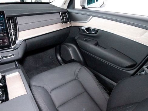 Certified 2025 Volvo XC90 B6 Plus image 7