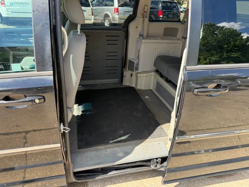 Used 2009 Dodge Grand Caravan SXT w/ Trailer Tow Group FWD image 24