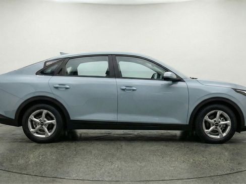 Used 2025 Kia K4 LXS image 11