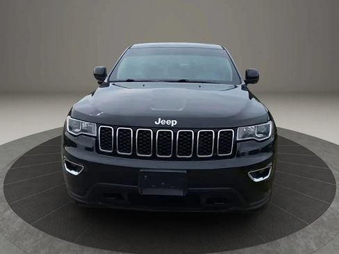 Used 2019 Jeep Grand Cherokee Laredo AWD/4WD image 2