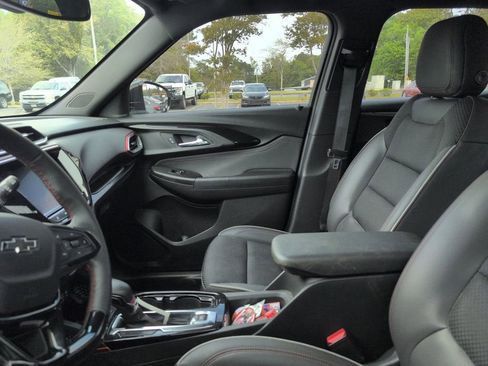 Used 2023 Chevrolet TrailBlazer RS w/ Convenience Package image 2