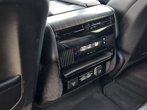 Used 2024 Jeep Wagoneer Series II w/ Flexible Seating Group RWD image 30