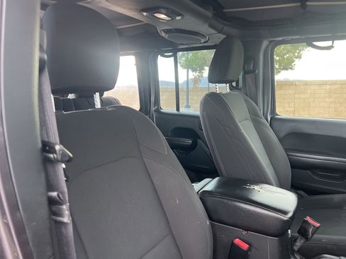 Used 2018 Jeep Wrangler Unlimited Sport image 19