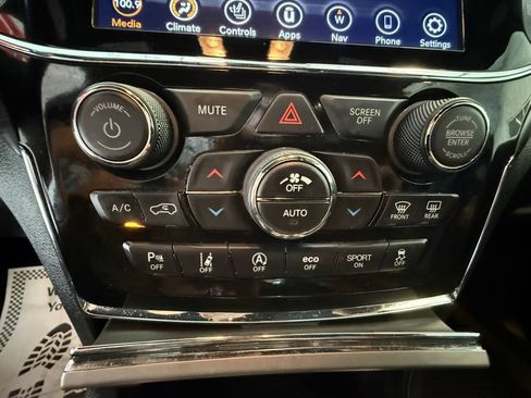 Used 2021 Jeep Grand Cherokee Laredo X AWD/4WD image 28