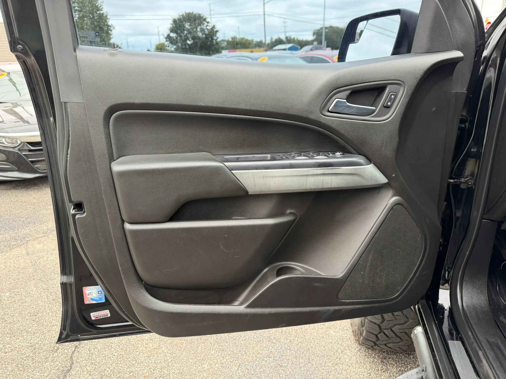 Used 2016 Chevrolet Colorado LT w/ Midnight Edition AWD/4WD image 12